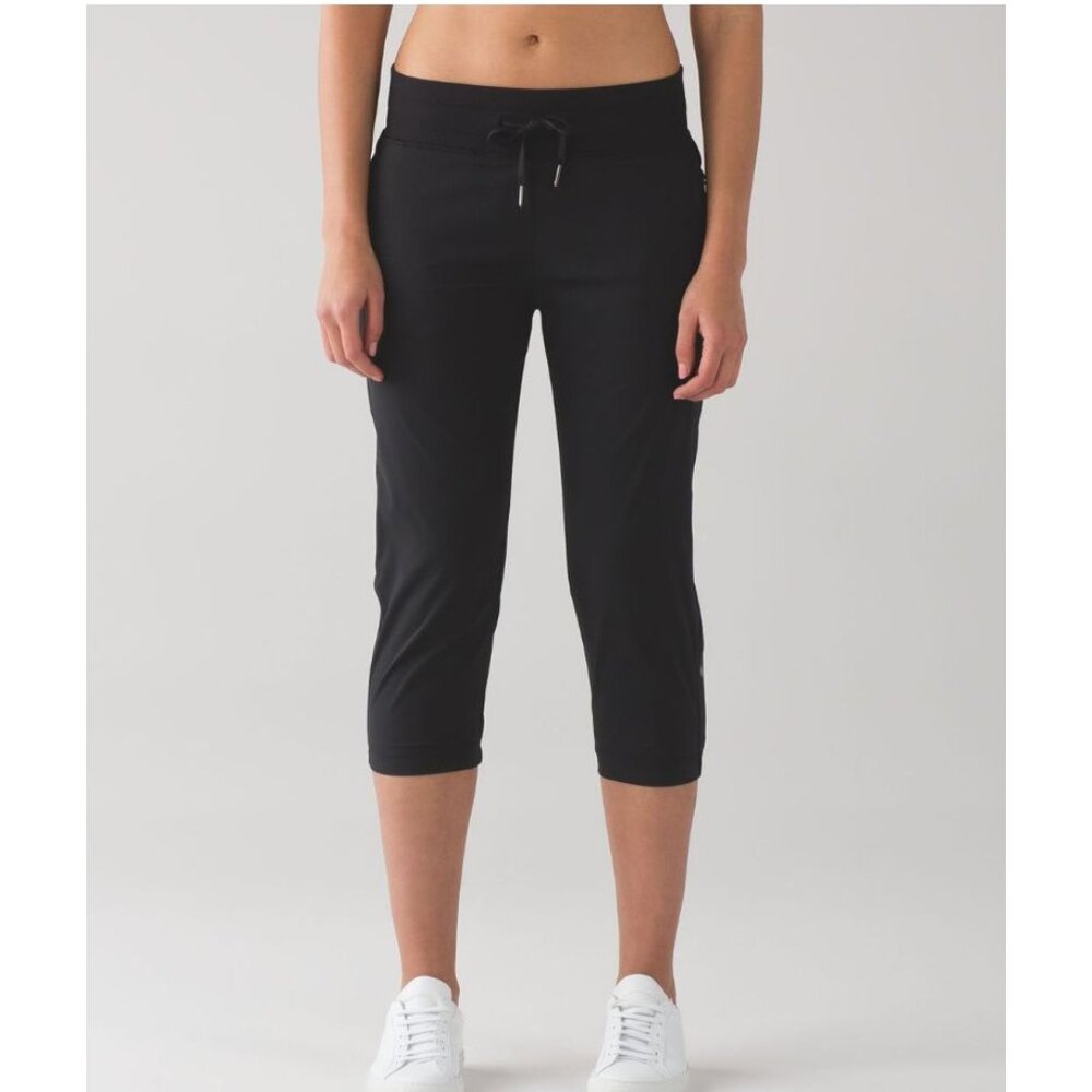 Lululemon Dance Studio Unlined Black Cropped Capris Womens Size 8
